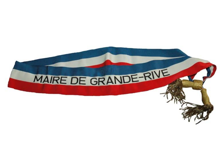 Broderie de l'écharpe du Maire de Grande-Rive à Evian