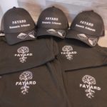 Marquage sur casquette et Polo pour la Brasserie Fayard fait par Léman Broderie